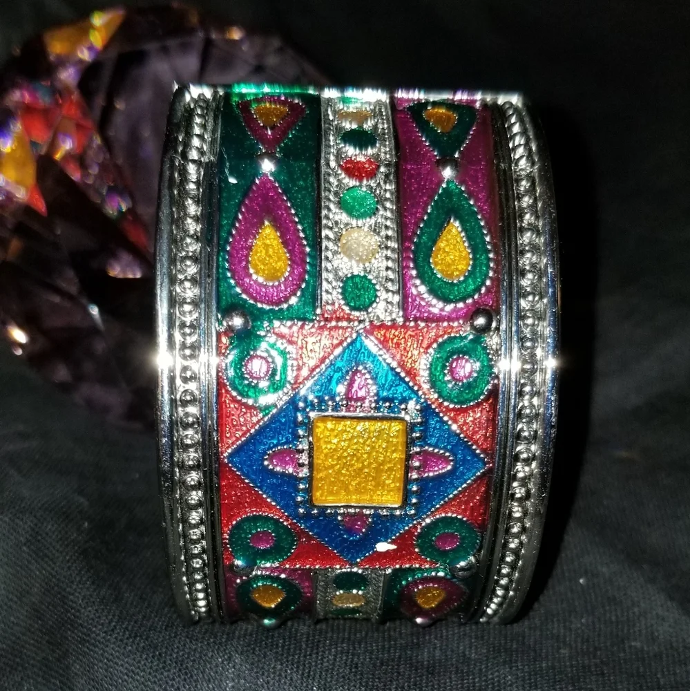 Beautuful Enameld Cuff Braclet - Picture 2 of 4